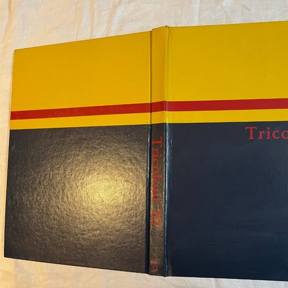 QUEEN'S UNIVERSITY TRICOLOUR Yearbook 81 1981 Mint Kingston Ontario Canada - Picture 9 of 12